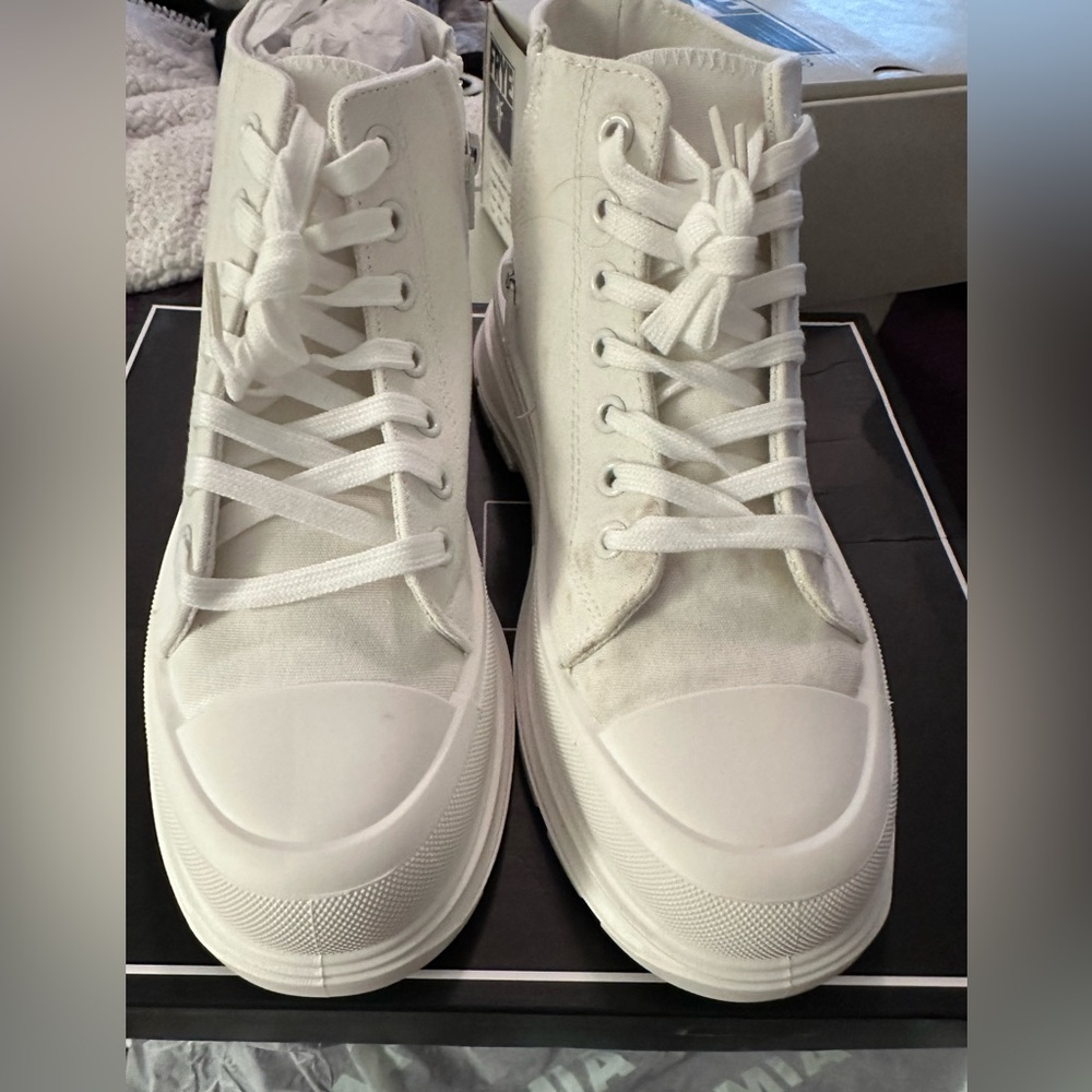 MIA ANDES SNEAKER